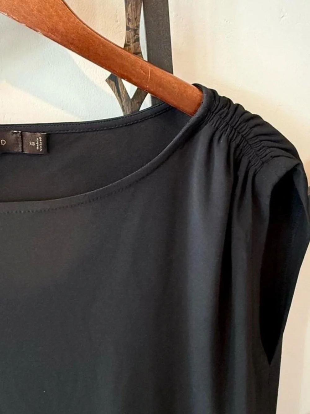 The Limited black and gold Mini Skirt dress - Sleek Straight Cut - Picture 4 of 4